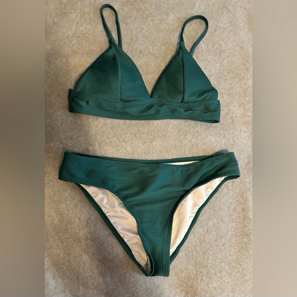 NWT — CUPSHE Dark Green Ribbed Bikini Set 👙 🏖️ 🌊 - Picture 3 of 5